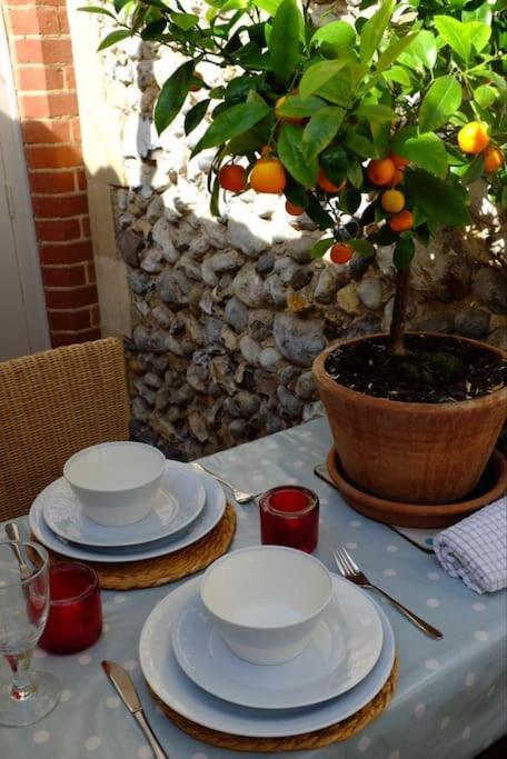 Stone Cottage Thornage 外观 照片