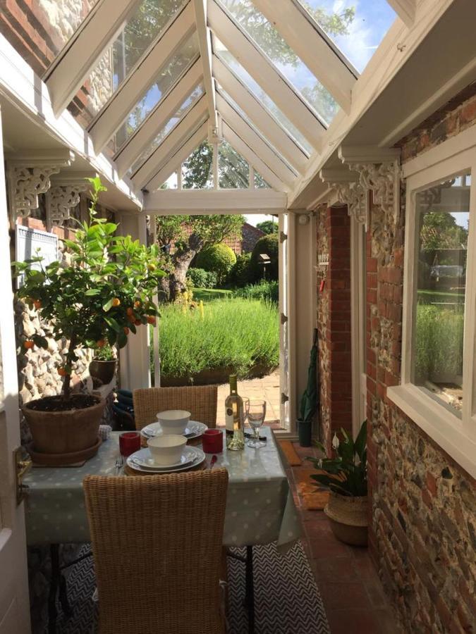 Stone Cottage Thornage 外观 照片