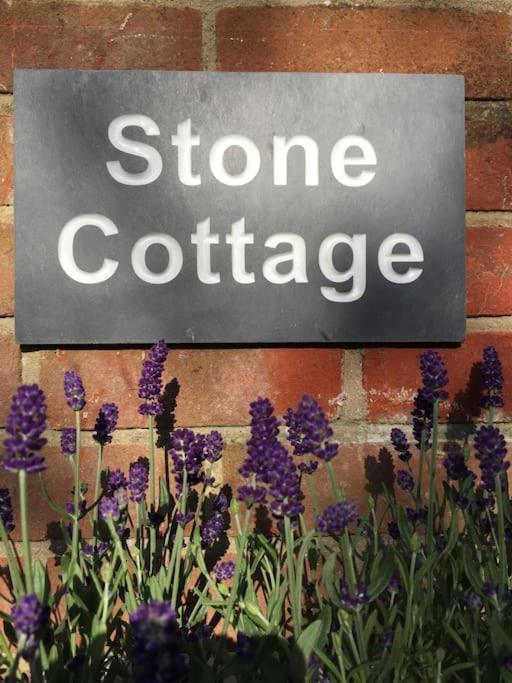 Stone Cottage Thornage 外观 照片